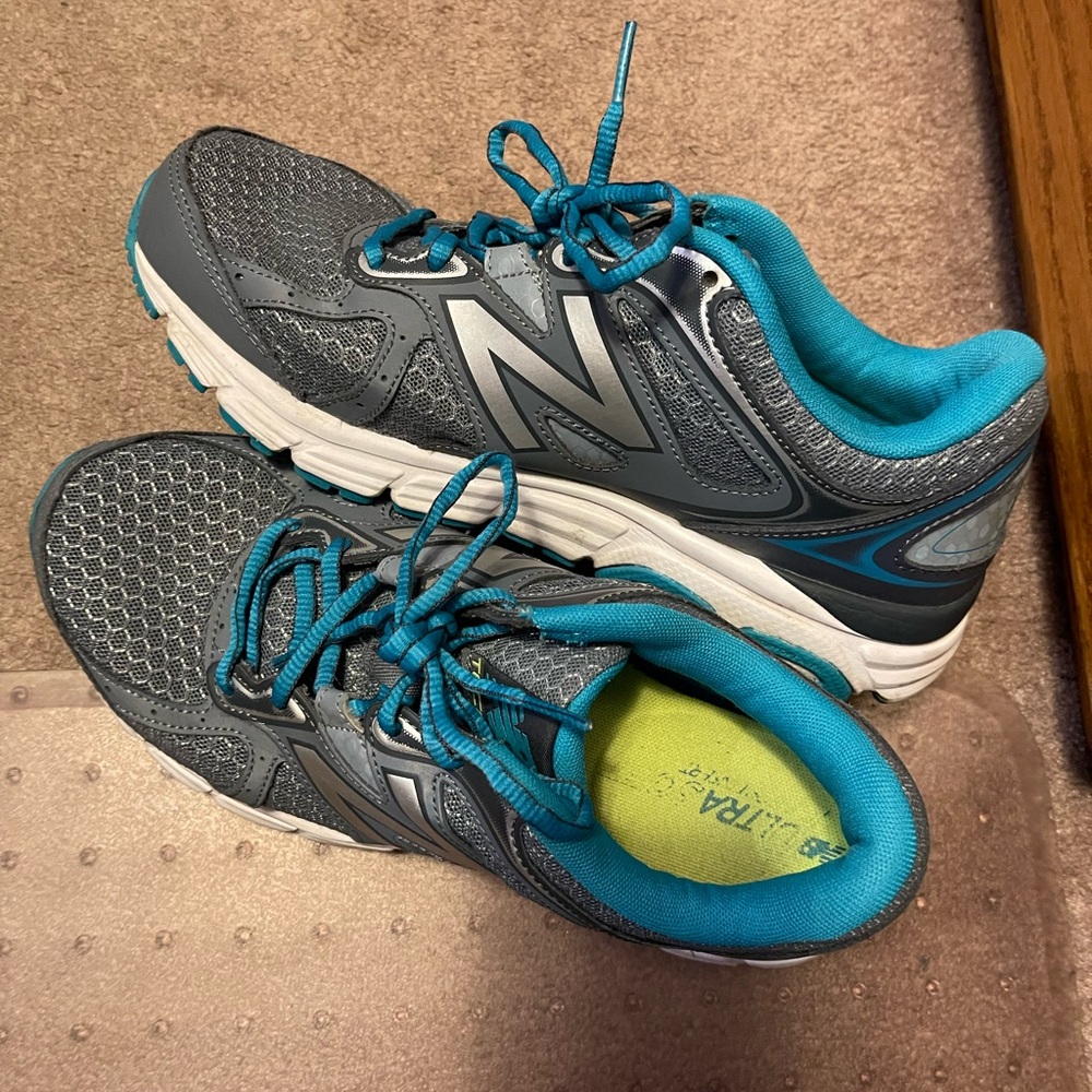 Woman’s size 9 New Balance shoes